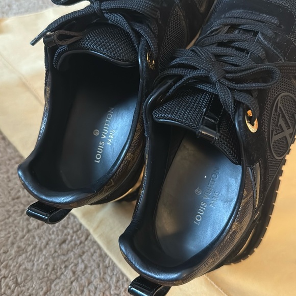 Louis Vuitton - Picture 12 of 17